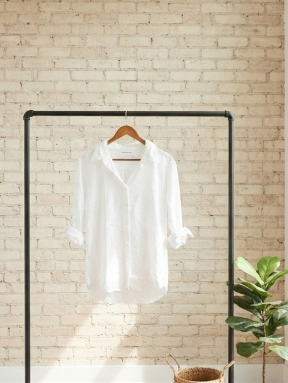 CHLOE KRISTYWomen's White Button-Down Shirt – Lightweight Everyday Staple Size L